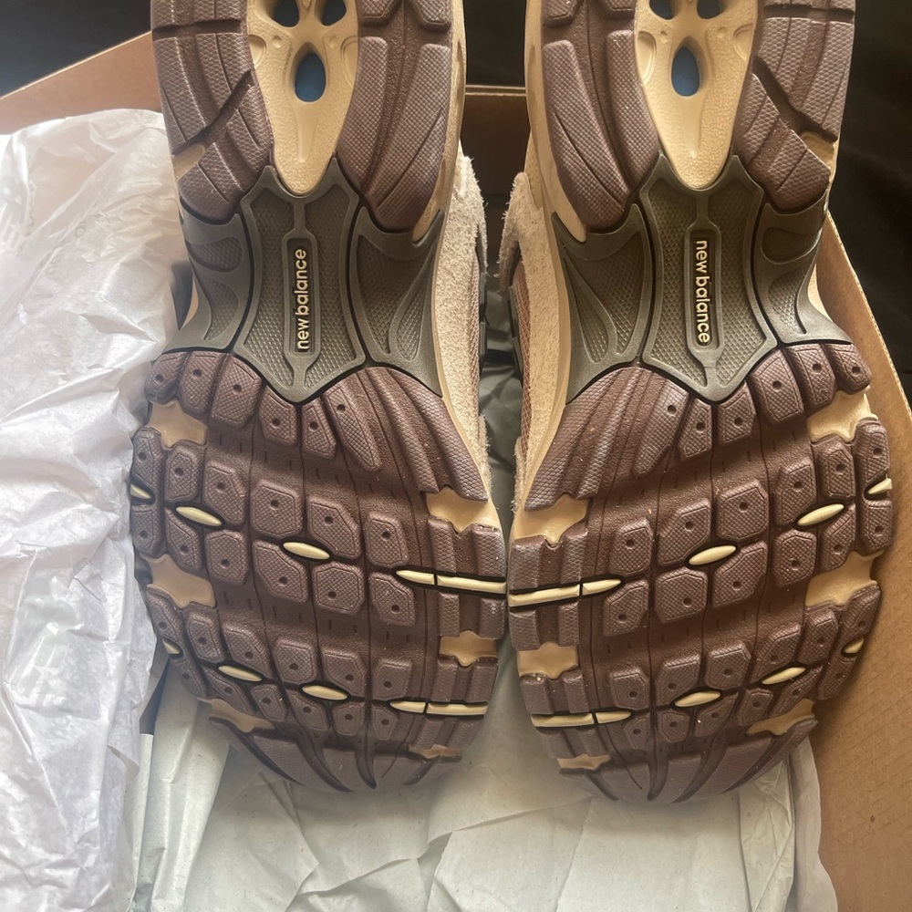 New Balance 530 Beige and Green Shoes - Picture 6 of 6
